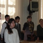 Участники Олимпиады исполняют гимн географов на официальном открытии в ТюмГУ, г. Тюмень